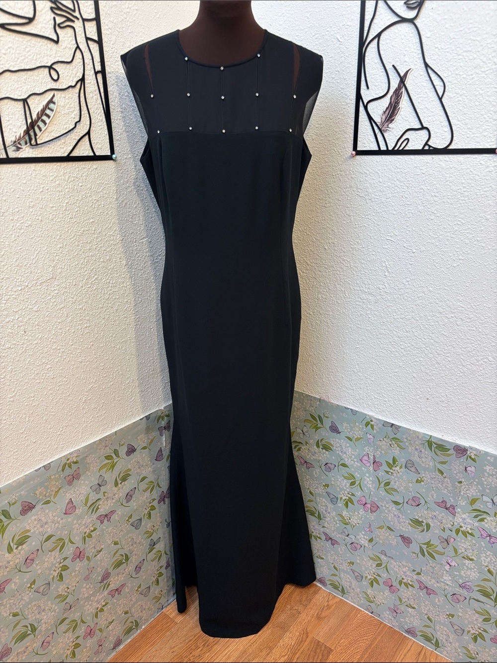Daymor Couture elegant black sleeveless evening maxi dress. Size 10